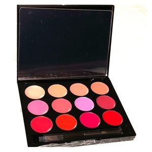 ISH Lip statement pallet